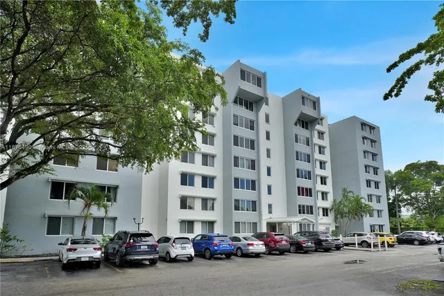 $230,000 | 9001 Southwest 77th Avenue, Unit C704, Miami, FL 33156