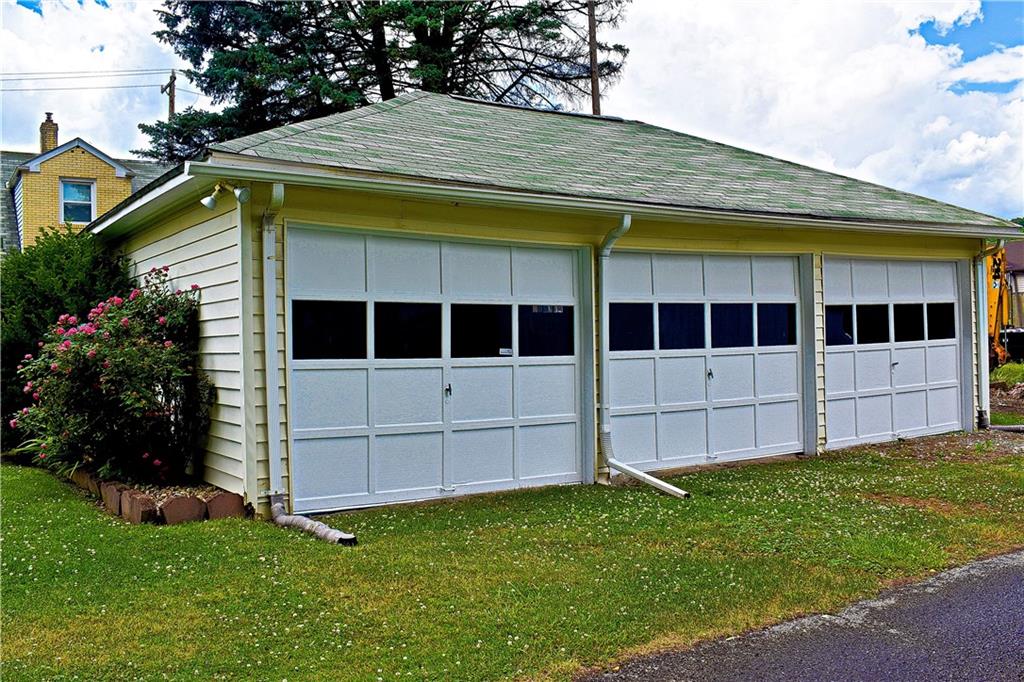 143 Lyon Avenue Rochester, PA 15074 - Photo 3 of 14 3 Stall Garage !! Yes you are seeing this correctly 3 stalls !!!