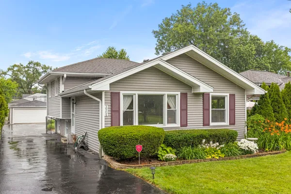 $425,000 | 3904 North Adams Street, Westmont, IL 60559
