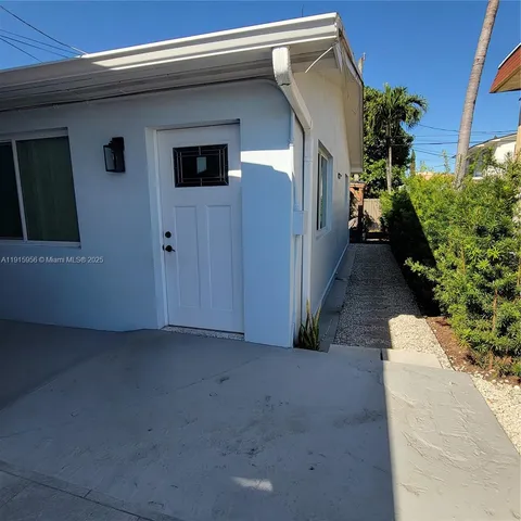 $2,400 | 1037 West 23rd Street, Hialeah, FL 33010