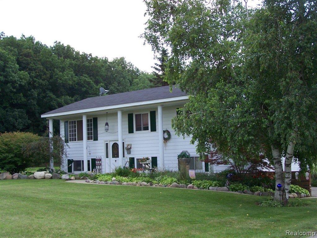 11984 Dunham Road Hartland, MI 48353 - Photo 1 of 22 .