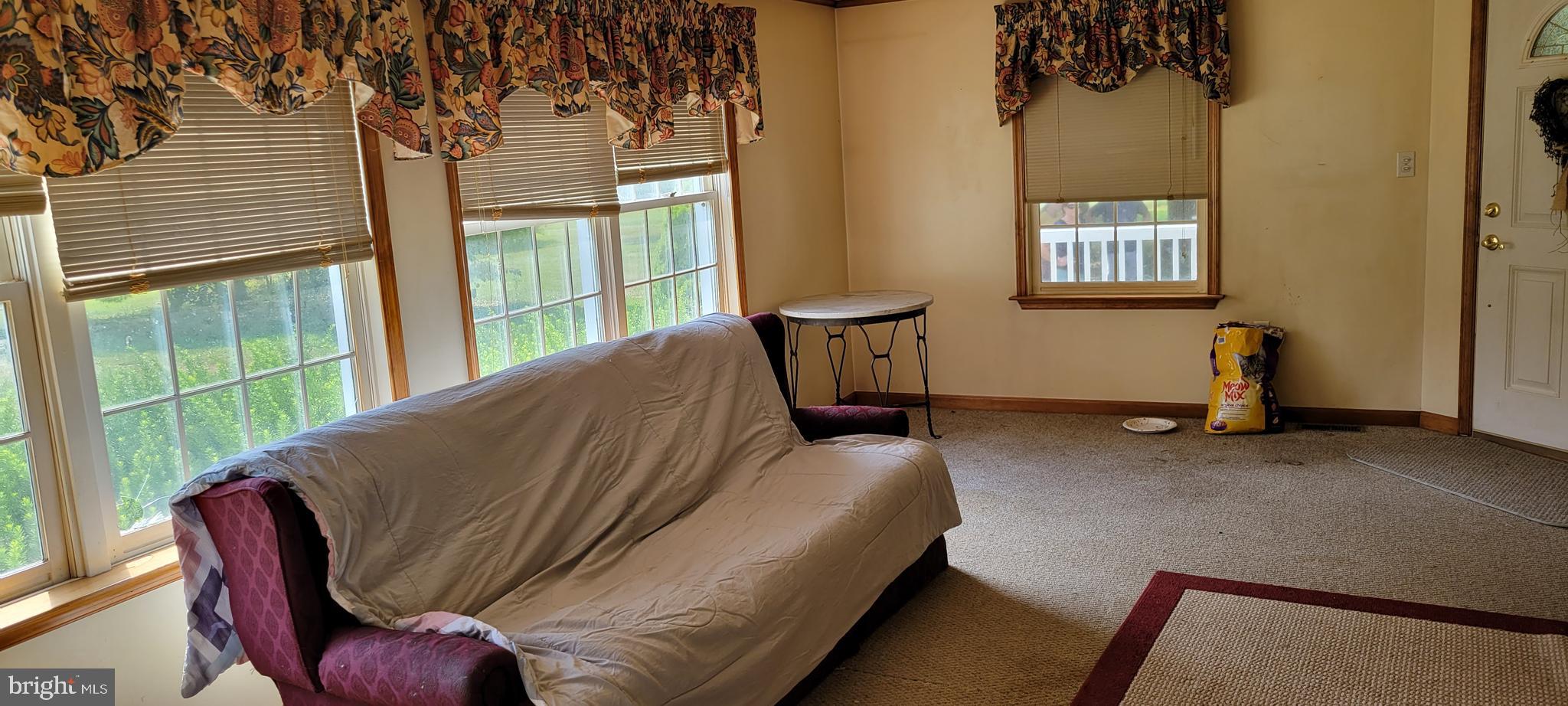27 Burnt House Road Shamong, NJ 08088 - Photo 7 of 17 Living room