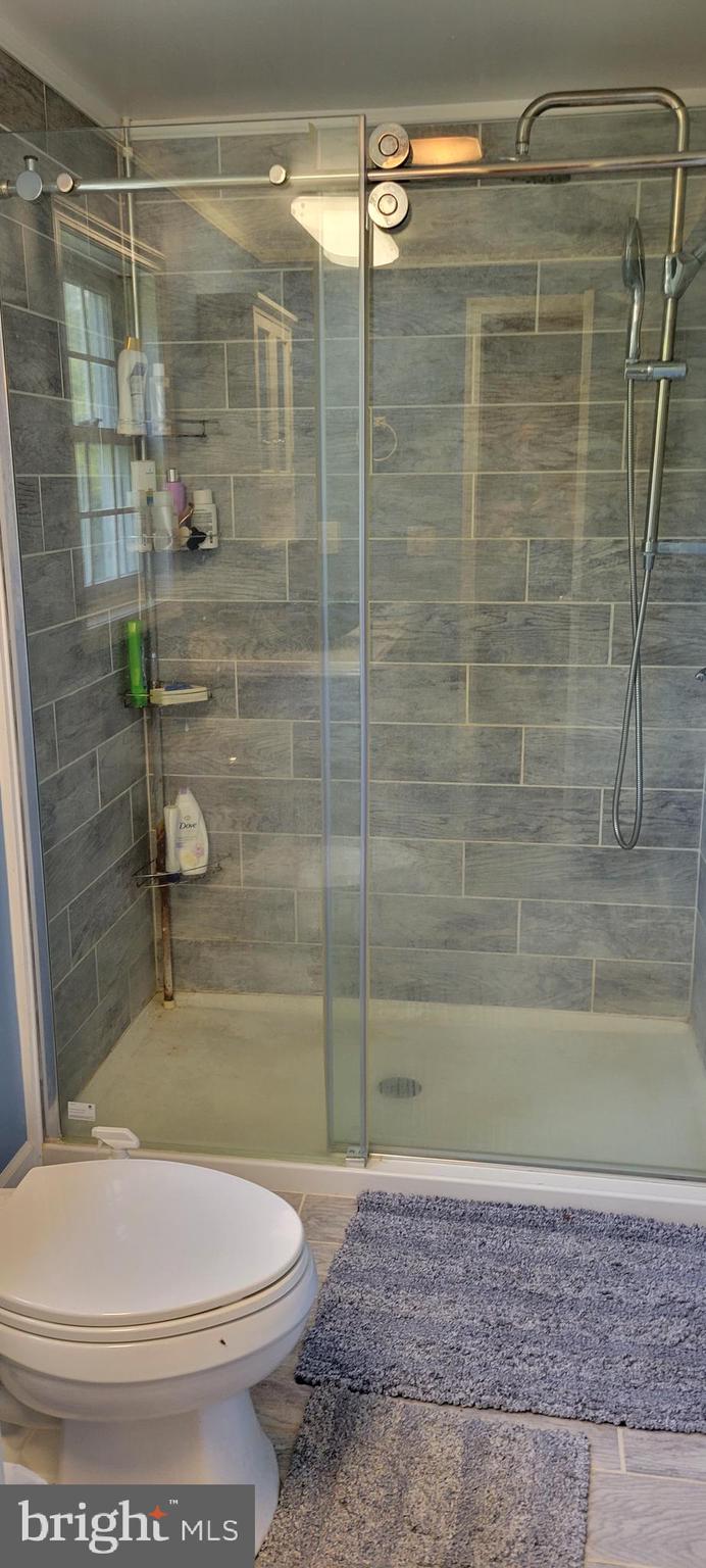 27 Burnt House Road Shamong, NJ 08088 - Photo 8 of 17 Main bedroom bath