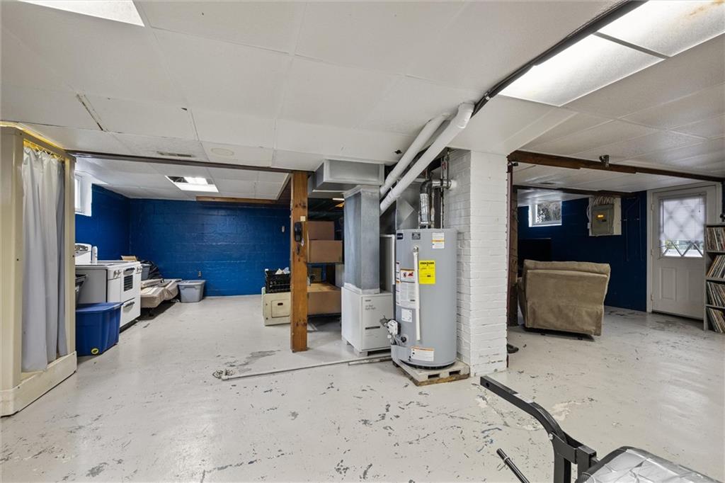 429 Marwood Road Cabot, PA 16023 - Photo 22 of 35 a view of a livingroom with walk in closet and bedroom