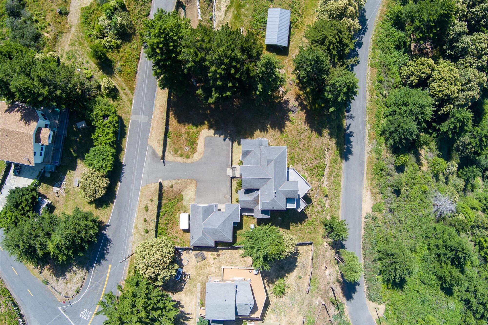 195 Parsons Road Whitethorn, CA 95589 - Photo 3 of 86
