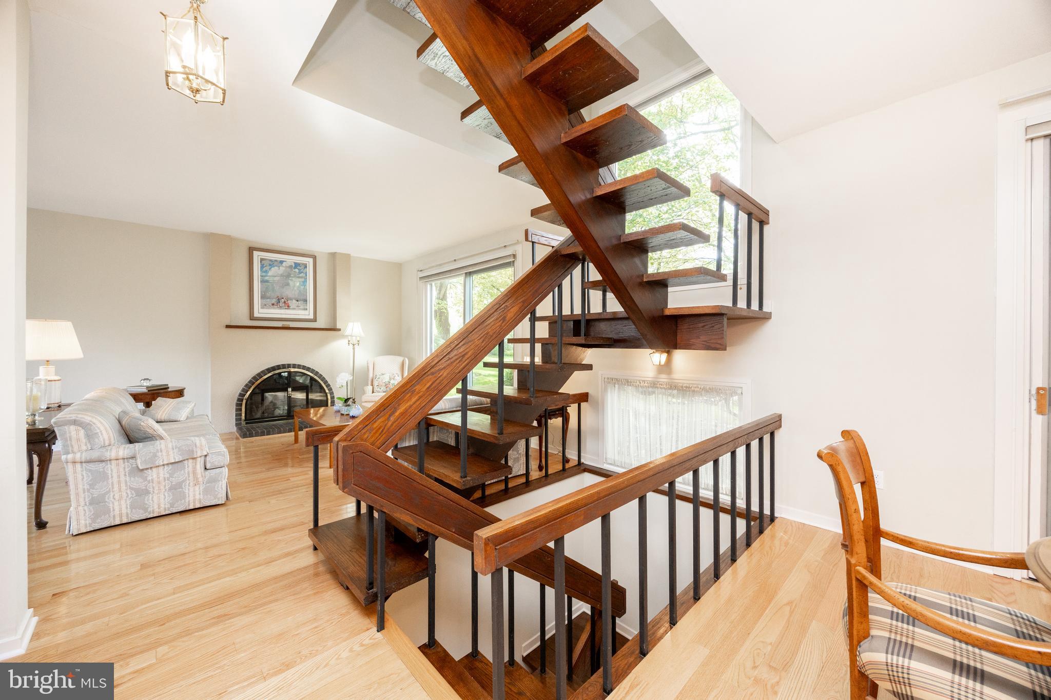 9 Avignon, Unit 9 Devon, PA 19333 - Photo 11 of 40 Floating Staircase