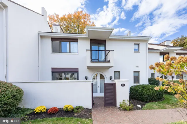 $539,900 | 9 Avignon, Unit 9, Devon, PA 19333