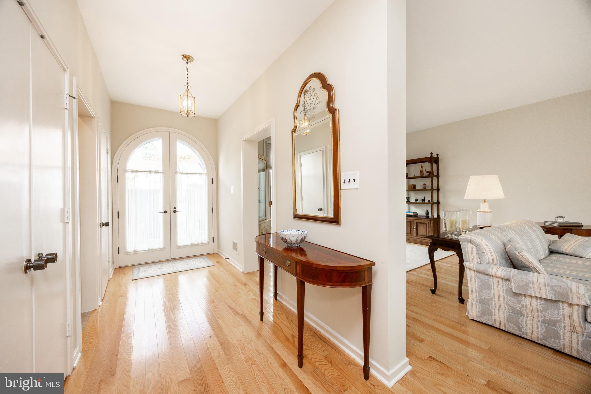 9 Avignon, Unit 9 Devon, PA 19333 - Photo 6 of 40 Foyer