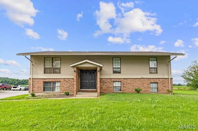 $307,500 | 45 Bellevue Drive, Collinsville, IL 62234