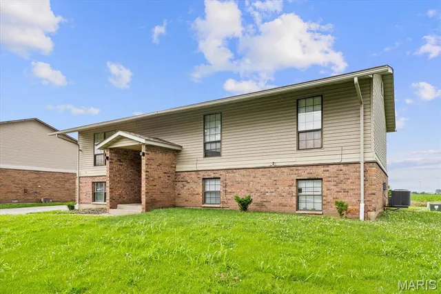 $307,500 | 45 Bellevue Drive, Collinsville, IL 62234