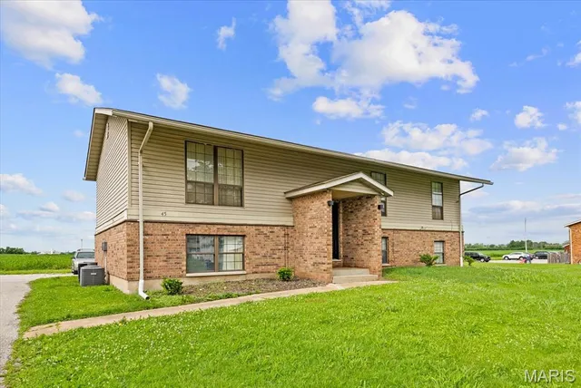 $307,500 | 45 Bellevue Drive, Collinsville, IL 62234