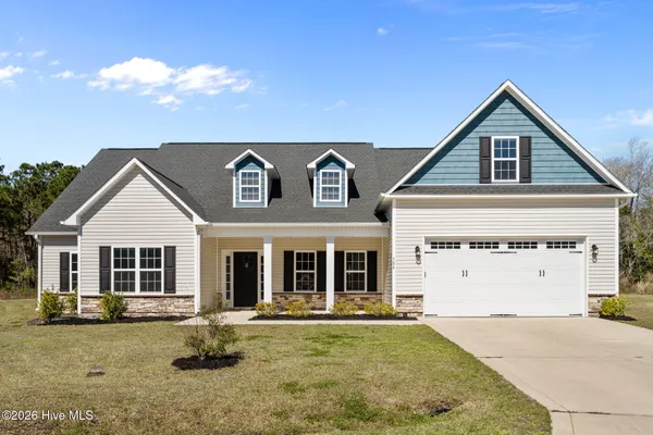 $565,000 | 584 White Shoal Way, Sneads Ferry, NC 28460