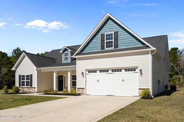 $565,000 | 584 White Shoal Way, Sneads Ferry, NC 28460