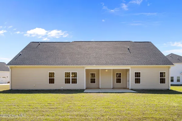 $565,000 | 584 White Shoal Way, Sneads Ferry, NC 28460