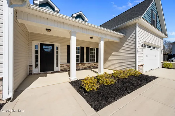 $565,000 | 584 White Shoal Way, Sneads Ferry, NC 28460