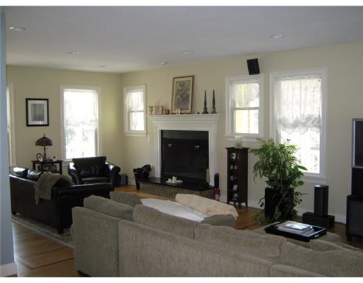 17 Little Pond County Road Cumberland, RI 02864 - Photo 6 of 11 Living Room.