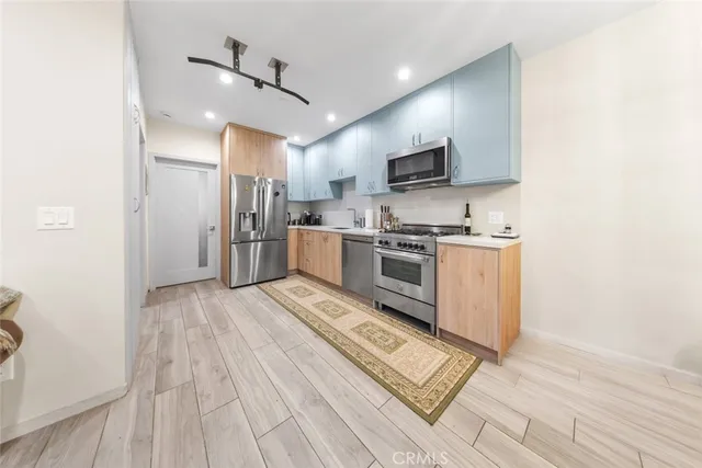 $3,500 | 18748 1/2 Collins Street, Tarzana, CA 91356