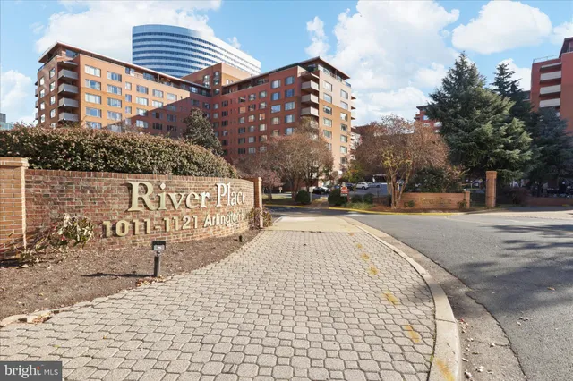 $1,950 | 1011 Arlington Boulevard, Unit 444, Arlington, VA 22209