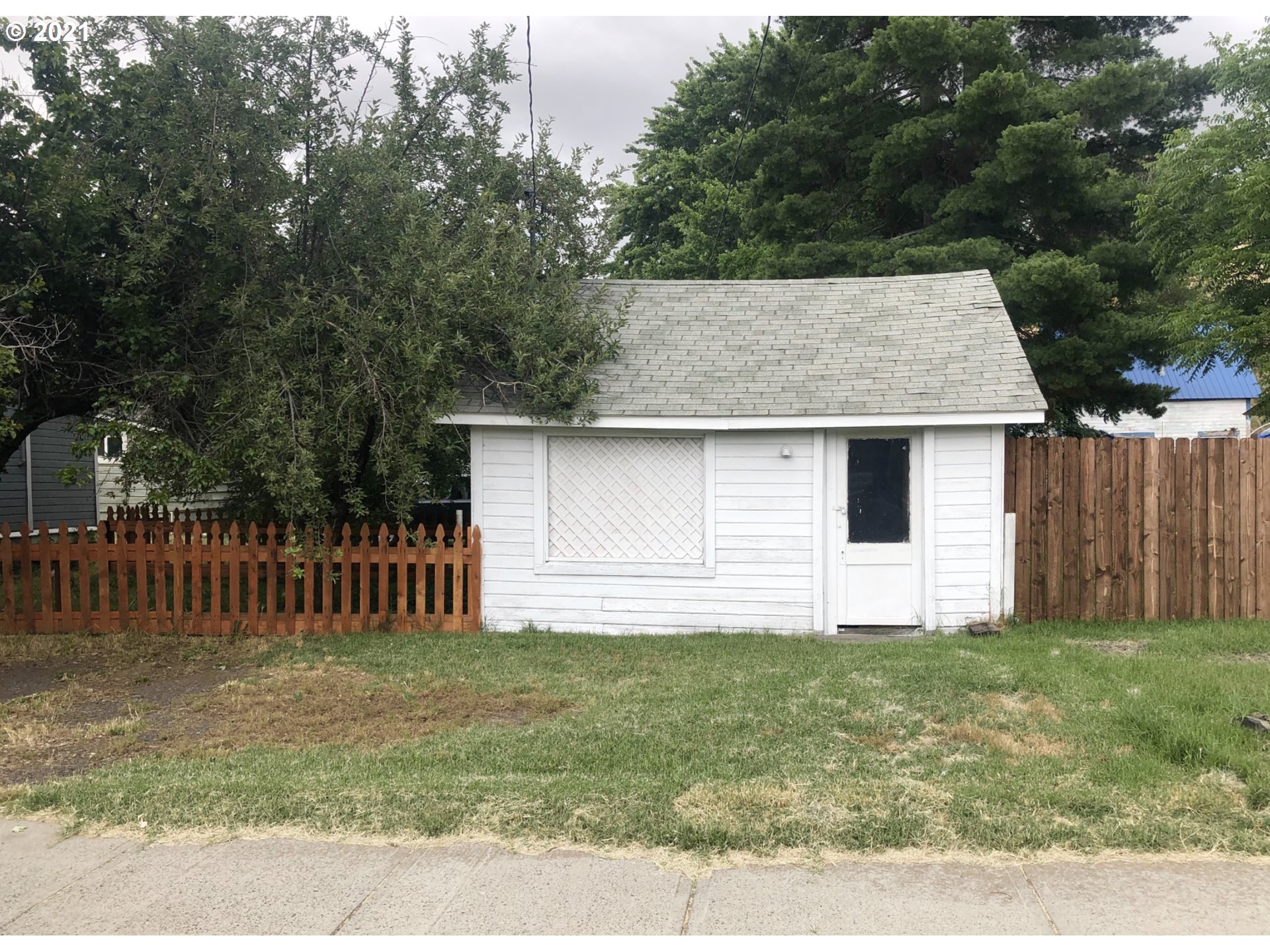 602 South Main Street Pendleton, OR 97801 - Photo 26 of 26 a view of a house with a yard and fence