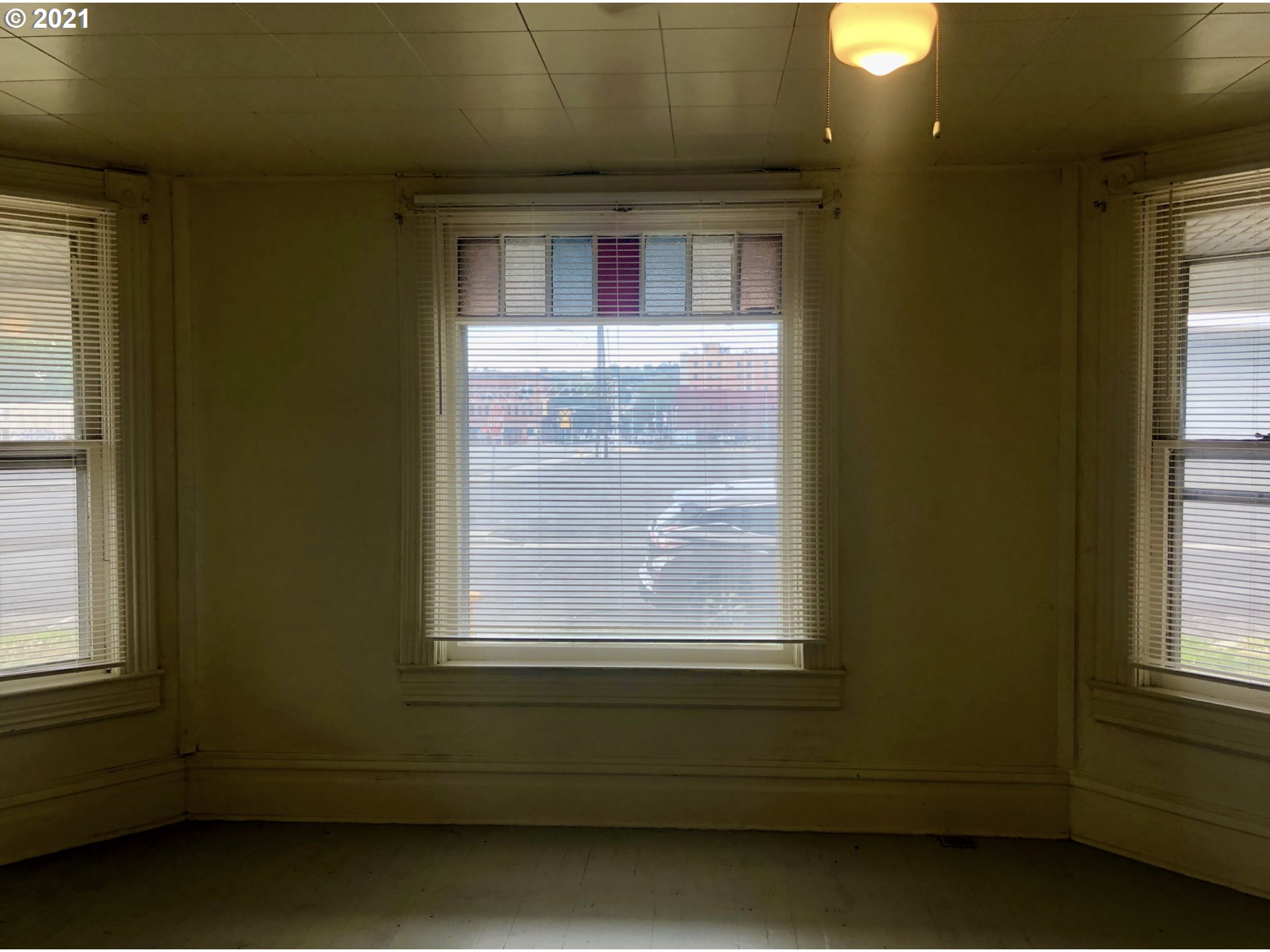 602 South Main Street Pendleton, OR 97801 - Photo 4 of 26 a view of an empty room with a window