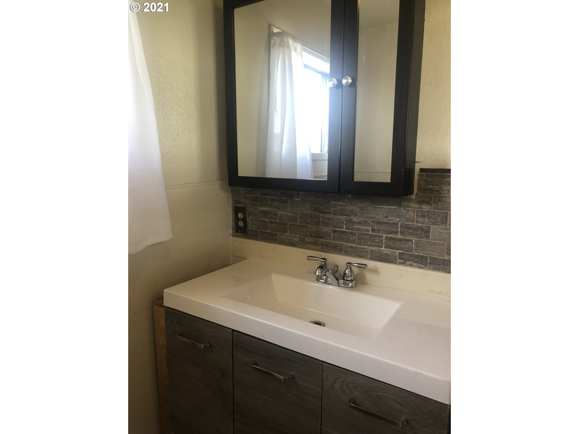 602 South Main Street Pendleton, OR 97801 - Photo 7 of 26 a bathroom with a sink and a mirror