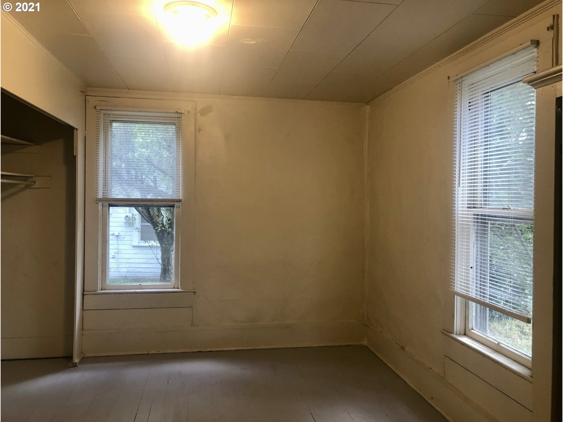 602 South Main Street Pendleton, OR 97801 - Photo 10 of 26 a view of an empty room with a window