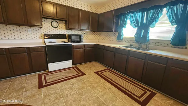 $329,900 | 214 Don't Care Lane, Celina, TN 38551