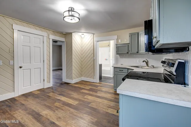 $224,900 | 10 Hallenbeck Street, Mayfield, NY 12117