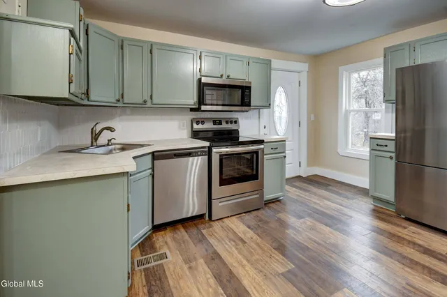 $224,900 | 10 Hallenbeck Street, Mayfield, NY 12117