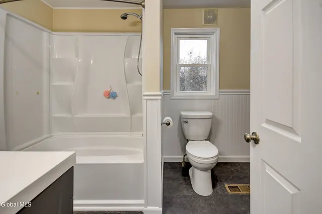 $224,900 | 10 Hallenbeck Street, Mayfield, NY 12117