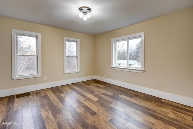 $224,900 | 10 Hallenbeck Street, Mayfield, NY 12117