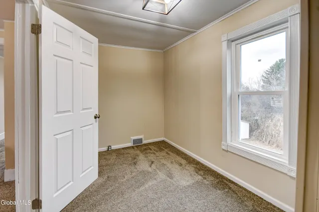 $224,900 | 10 Hallenbeck Street, Mayfield, NY 12117