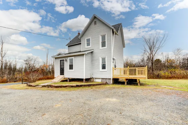 $224,900 | 10 Hallenbeck Street, Mayfield, NY 12117