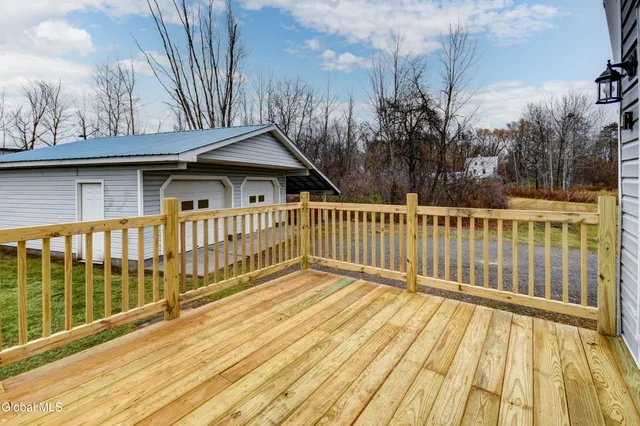 $224,900 | 10 Hallenbeck Street, Mayfield, NY 12117