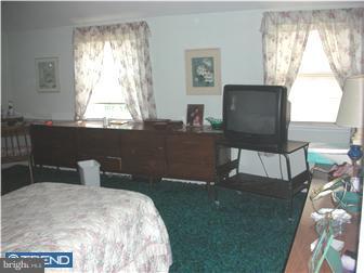 7638 Levis Road Cheltenham, PA 19012 - Photo 7 of 10 Bedroom - Main