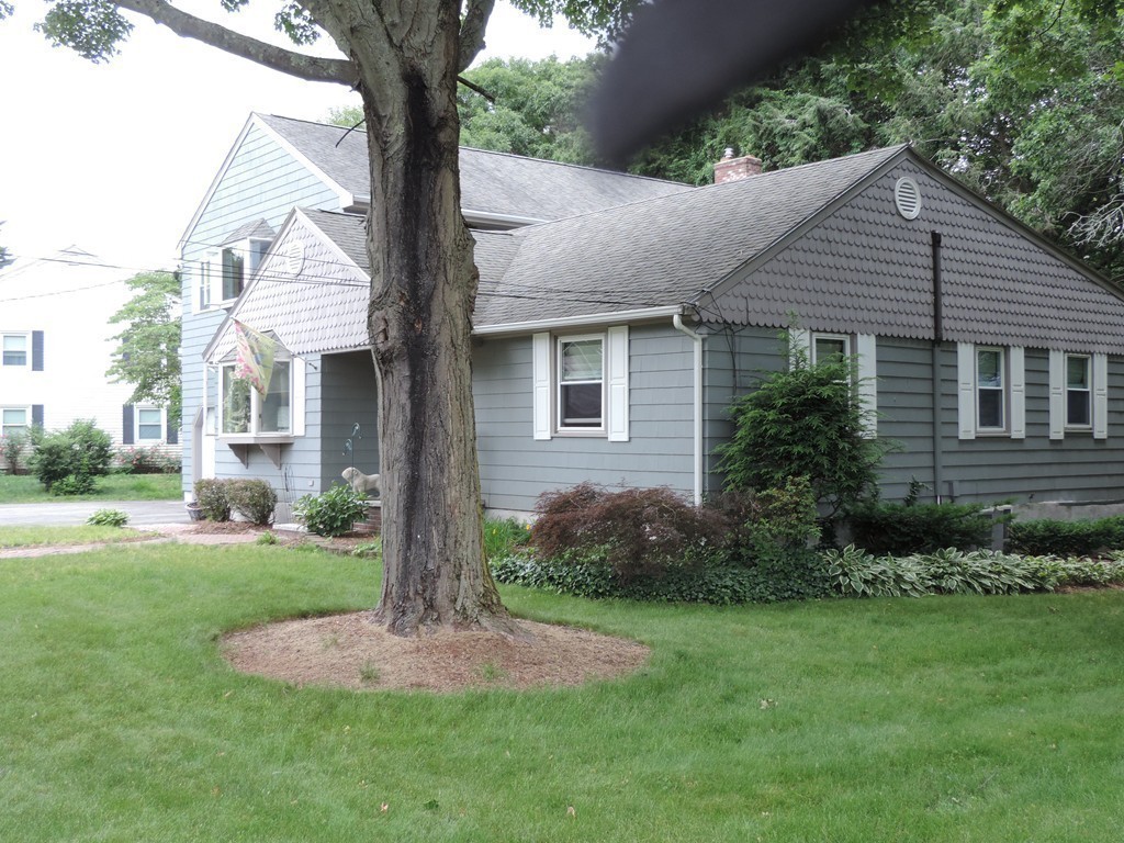 8 Ellen Road Stoneham, MA 02180 - Photo 2 of 28 Gallery Image 2