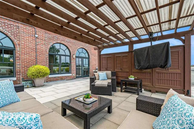 $299,000 | 3235 Roswell Road, Unit 818, Atlanta, GA 30305