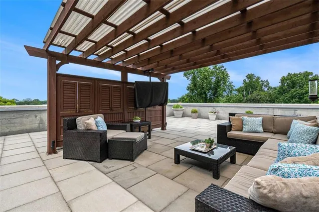 $299,000 | 3235 Roswell Road, Unit 818, Atlanta, GA 30305