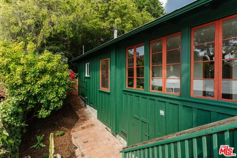 $945,000 | 221 Vista Cir Drive, Sierra Madre, CA 91024