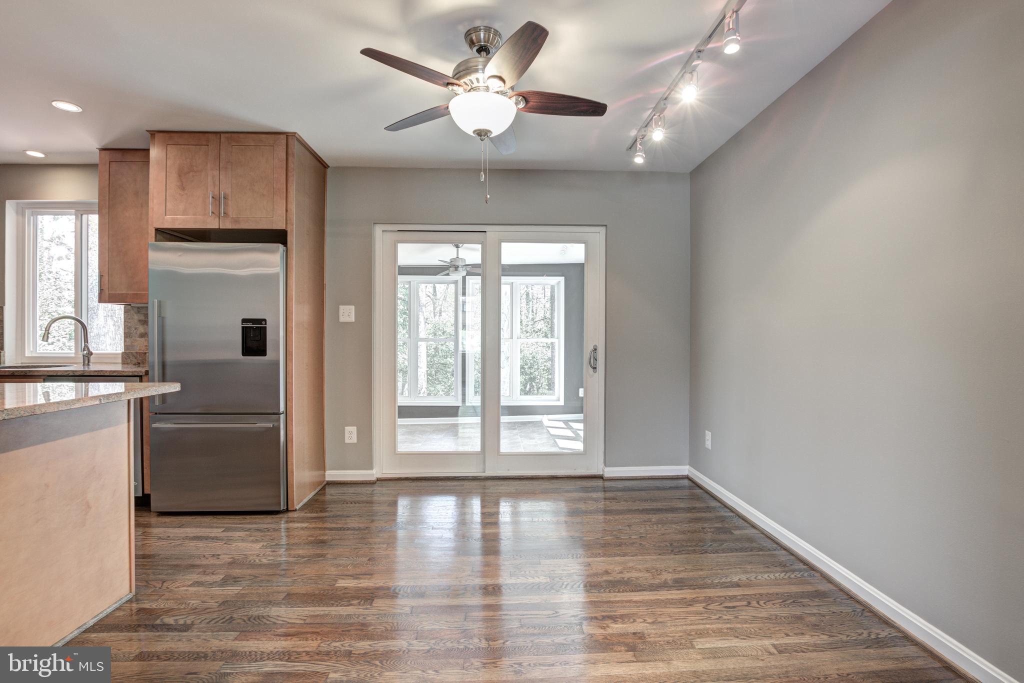 8941 Victoria Road Springfield, VA 22151 - Photo 4 of 46