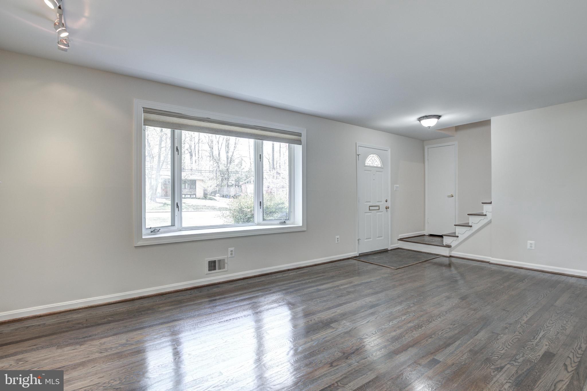 8941 Victoria Road Springfield, VA 22151 - Photo 9 of 46