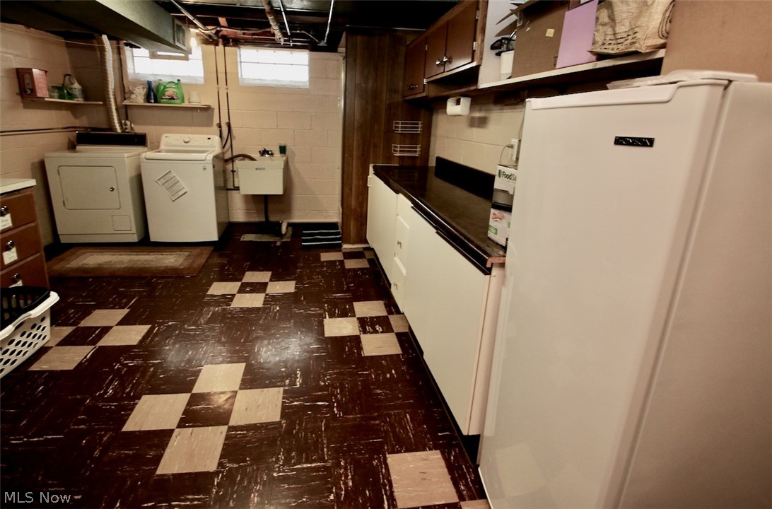 1748 Crestwood Road Cleveland, OH 44124 - Photo 20 of 28 LL laundry room