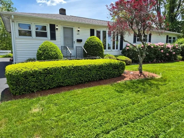 $3,500 | 585 Burncoat Street, Worcester, MA 01606