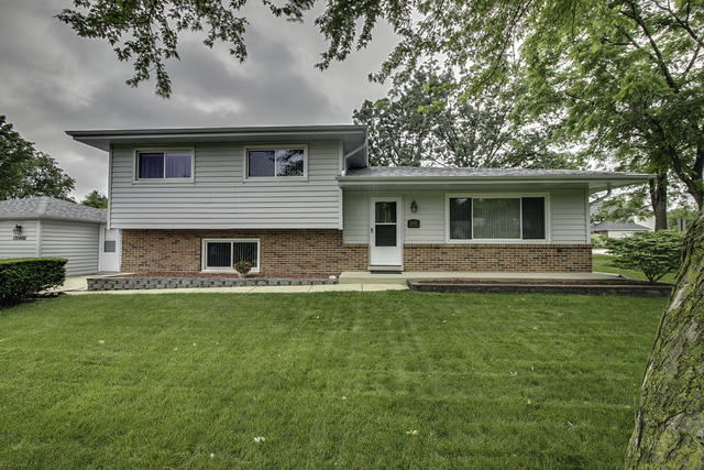 S466 East Street Winfield, IL 60190 - Photo 3 of 14