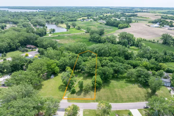 $100,000 | 707 Tetonka View Drive, Waterville, MN 56096