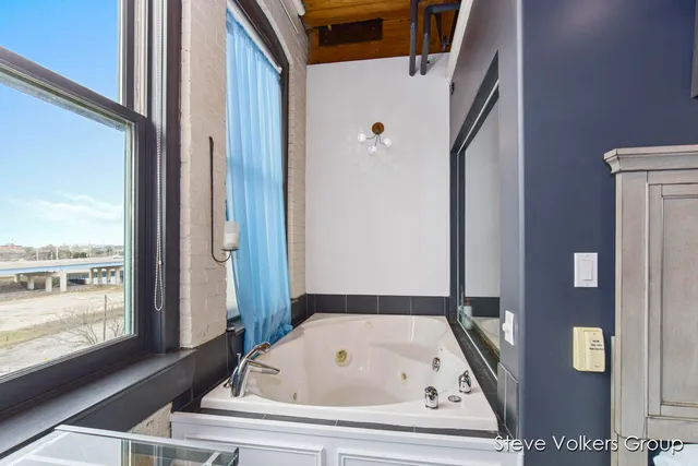 $865,000 | 600 Monroe Avenue Northwest, Unit 406, Grand Rapids, MI 49503