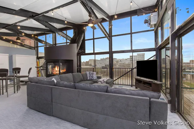 $865,000 | 600 Monroe Avenue Northwest, Unit 406, Grand Rapids, MI 49503