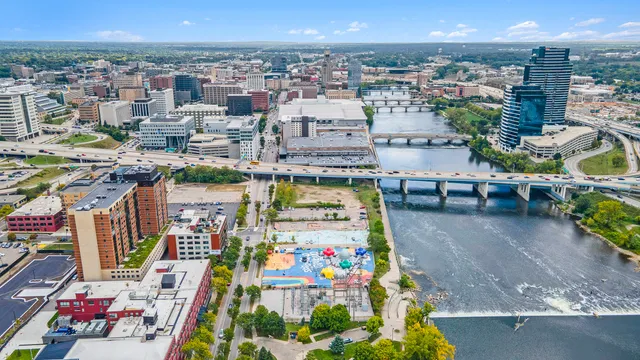 $865,000 | 600 Monroe Avenue Northwest, Unit 406, Grand Rapids, MI 49503