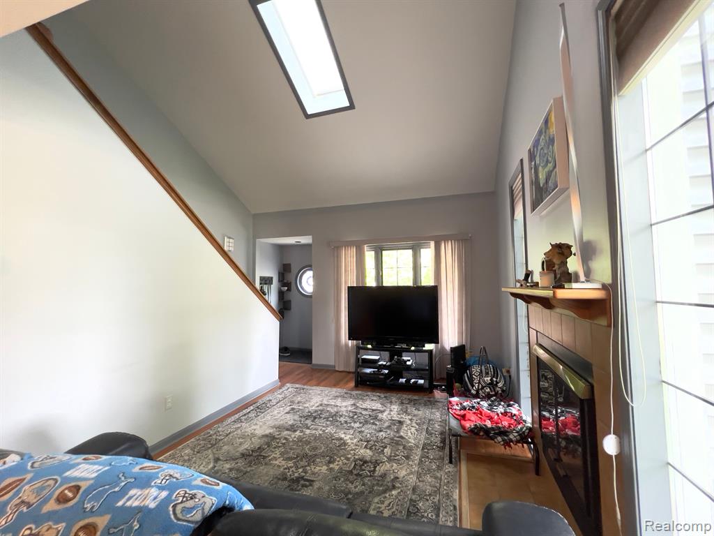 647 South Crooks Road Clawson, MI 48017 - Photo 4 of 26