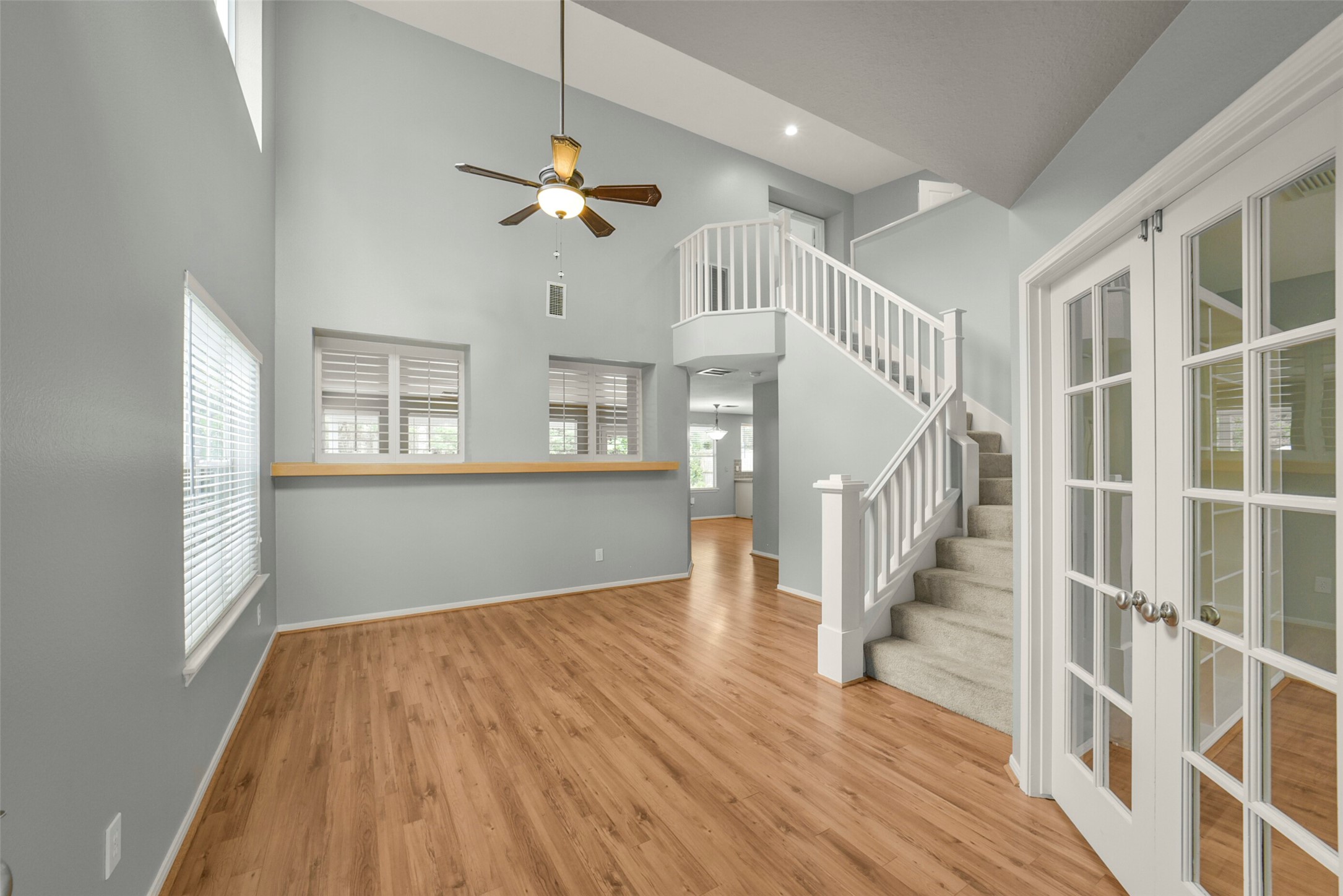 22 East New Avery Place Spring, TX 77382 - Photo 23 of 46 Entrance foyer leading to office space on the right.